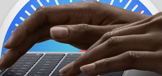 A safari logo and hands on a Mac keyboard